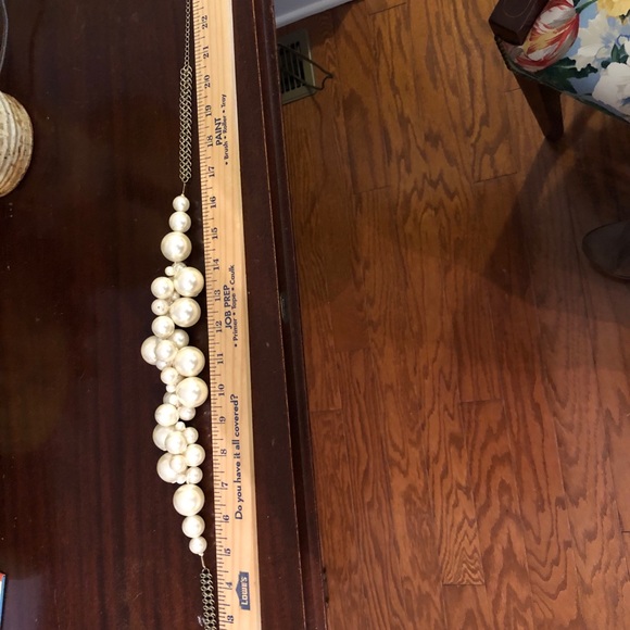 Faux over sized pearl necklace - Picture 4 of 4